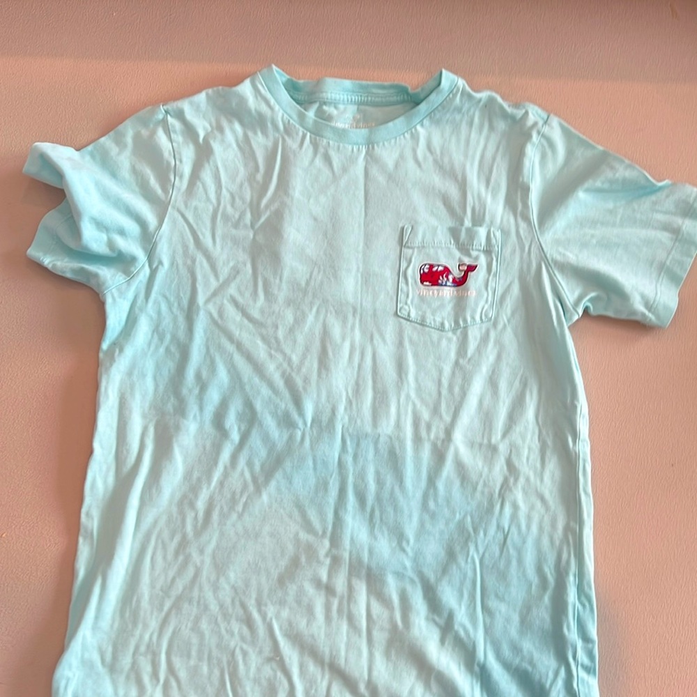 Vineyard Vines T-shirt. Hawaiian 🌺 🐳